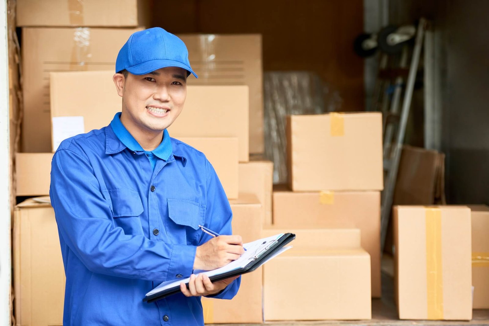 home-moving-company-manager-1.jpg